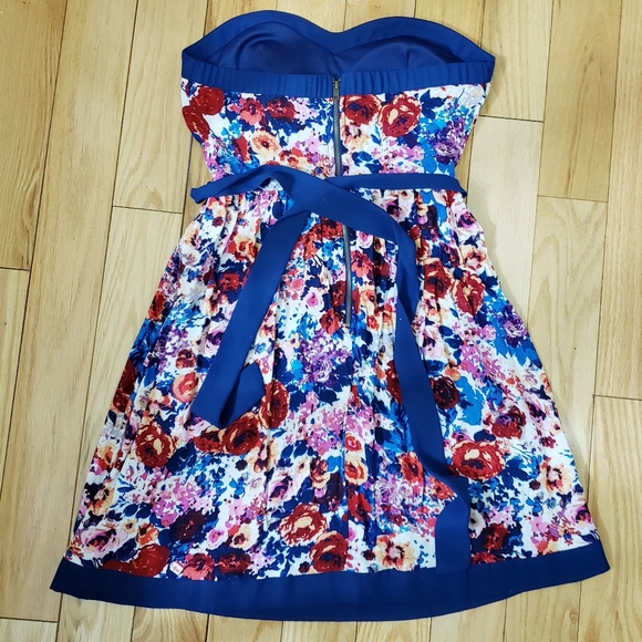 Flower strapless dress - Picture 2 of 2